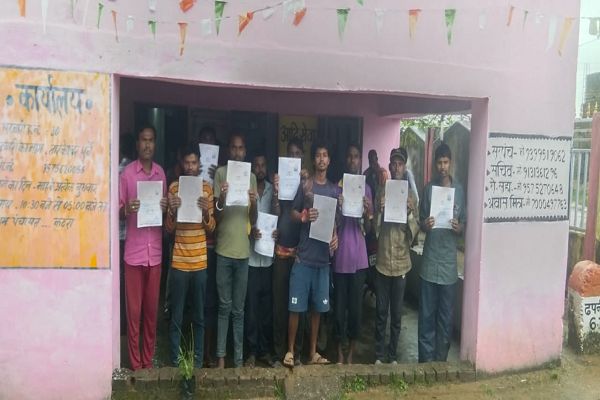  ग्राम पंचायत कटरा के 40 से अधिक युवाओं ने एक साथ बनवाया ड्राइविंग लाइसेंस