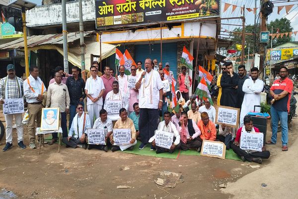  शक्कर के बढ़ते दाम और बीजेपी के जनविरोधी नीतियों के खिलाफ कांग्रेस का &lsquo;चीनी सत्याग्रह&rsquo;