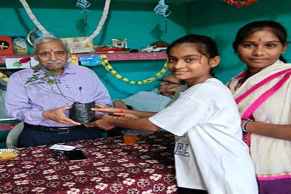 सुधा ओपन स्कूल में शिक्षक दिवस पर शिक्षकों का सम्मान, विद्यार्थियों ने संभाली कार्यक्रम की कमान