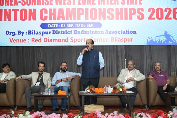 उप मुख्यमंत्री श्री अरुण साव ने वेस्ट जोन इंटर स्टेट बैडमिंटन प्रतियोगिता के विजेताओं को किया पुरस्कृत