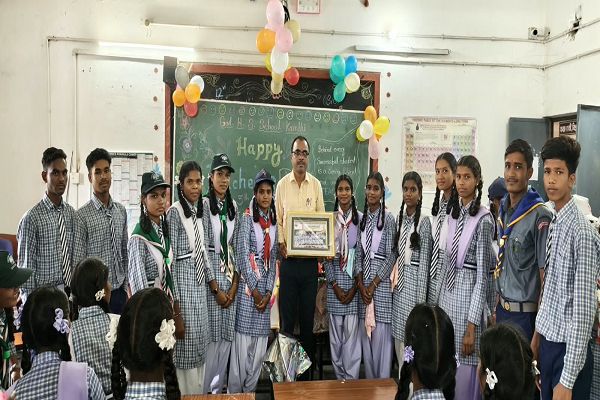  शिक्षक दिवस पर कामठी स्कूल में दिखी गुरु-शिष्य परंपरा की अनूठी मिसाल