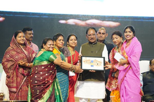  मुख्यमंत्री की मौजूदगी में बहतराई स्टेडियम में गूंजा तीजा तिहार का उल्लास