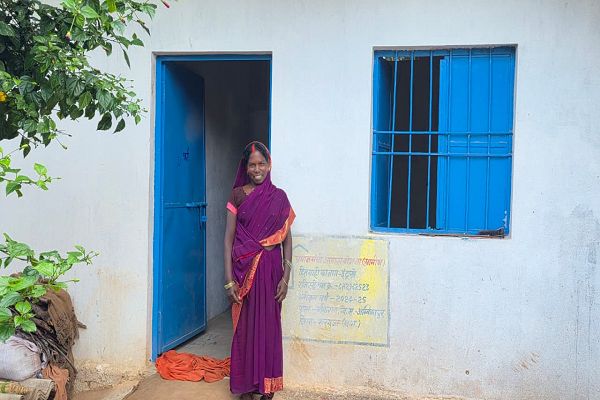 पक्के आवास से बदली इंद्रासो की जिंदगी, अब बारिश में नहीं टपकता घर