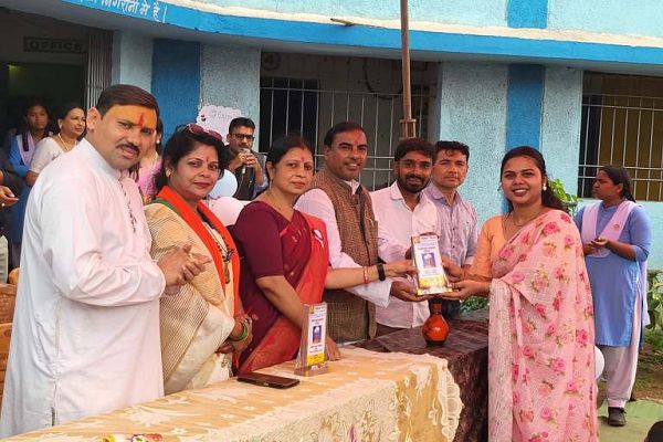 रेड ड्रॉप फ्रेंड्स क्लब ने किया शिक्षकों का सम्मान