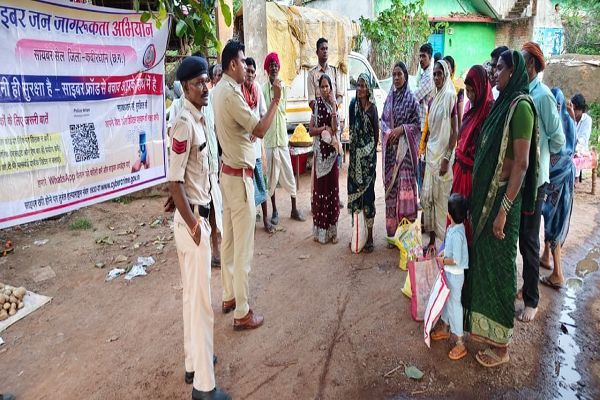  *स्मार्टफोन की एक गलत सेटिंग बन सकती है साइबर खतरे की वजह, कबीरधाम पुलिस ने महिलाओं एवं छात्राओं को स्मार्टफोन प्राइवेसी सेटिंग्स और सुरक्षित ब्राउज़िंग का जानकारी देकर किया जागरूक*