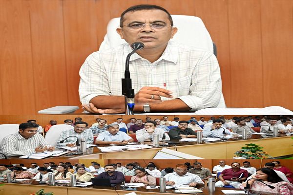 कलेक्टर श्री जन्मेजय महोबे ने ली साप्ताहिक समय-सीमा की बैठक