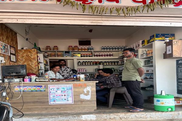 कृषि केन्द्रों का औचक निरीक्षण, बिना अनुमोदित स्त्रोत प्रमाण पत्र के कीटनाशक विक्रय पर प्रतिबंध