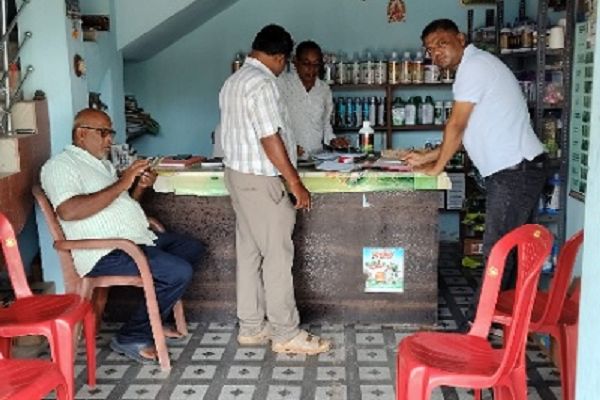 कीटनाशक विक्रय केन्द्रों में अनियमितता पर लाइसेंस निलंबन एवं निरस्तीकरण की कार्रवाई