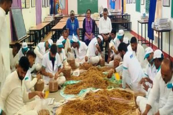 सेंट्रल जेल में 30 निरुद्ध बंदियों को दिया मशरूम उत्पादन का प्रशिक्षण