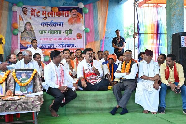 विजय शर्मा ने छुई में की पंचायत और मिडिल स्कूल भवन निर्माण की घोषणा