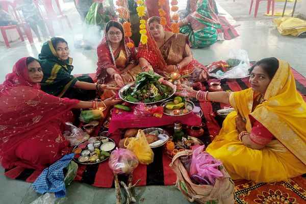  गरियाबंद में गूंजा तीजा तिहार का उल्लास, मायके पहुंचीं बेटियां