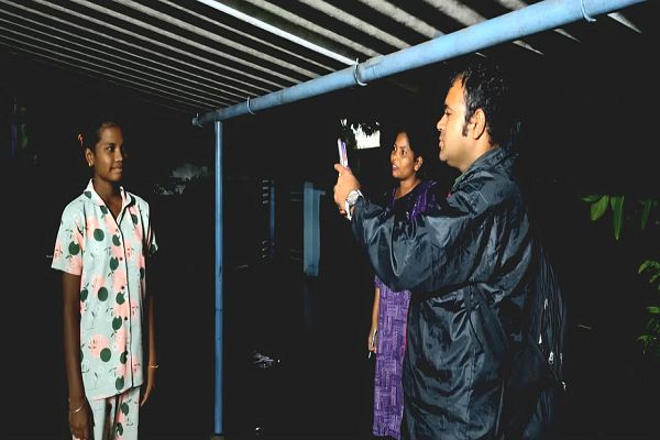 प्रतिकूल मौसम और तकनीकी बाधाओं को पछाड़ सुकमा में बने 1300 से अधिक आयुष्मान कार्ड