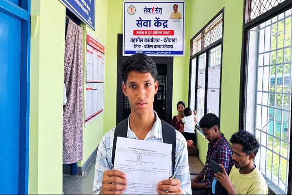 सेवा सेतु ने आसान की छात्रवृत्ति की राह, विद्यार्थी कमलू अतरा को मिला आय प्रमाण पत्र