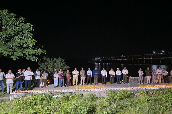 हसदेव नदी के कुदरी बैराज तट पर जगमगाए &lsquo;आशीर्वाद का दिया&rsquo;