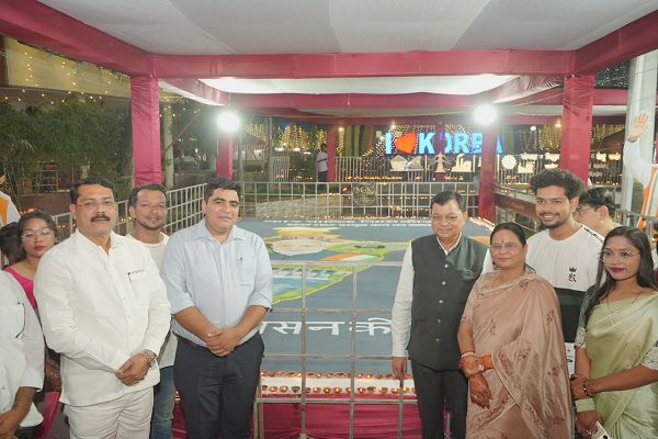 आशीर्वाद का दीया&rsquo; से जगमगाया कोरबा, जनसेवा के प्रति कृतज्ञता और विकसित भारत का लिया संकल्प&rsquo;