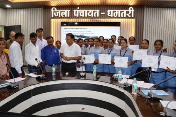 सौर ऊर्जा आधारित गतिविधियों को बढ़ावा देने सोलर दीदियों की भूमिका पर बैठक सह-कार्यशाला