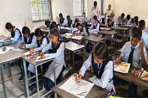 बच्चों के रंगों में साकार हुआ &lsquo;मेरे सपनों का भारत&rsquo;
