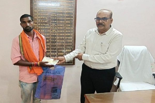 सांसद संतोष पाण्डेय ने दिशा समिति की बैठक में योजनाओं की समीक्षा की
