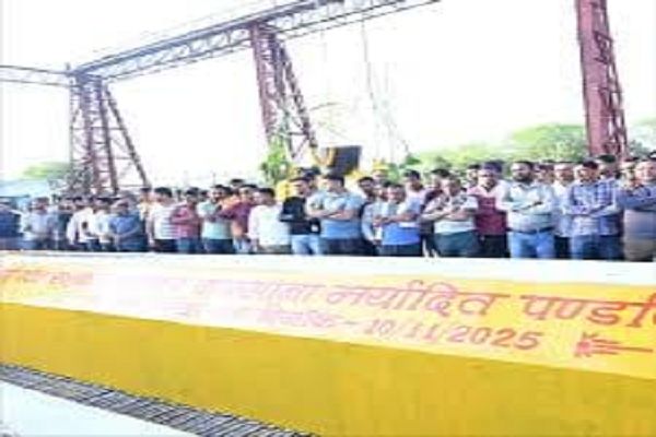  *पंडरिया शक्कर कारखाना के प्रबंध संचालक का हुवा स्थानातंरण आखिर प्रभार देने में हिचकिचाहट क्यों-?--क्या पंडरिया शक्कर कारखाना के अधिकारी शासन के स्थानांतरण आदेशों से ऊपर है?