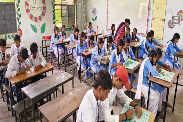 सेवा संकल्प अभियान : &lsquo;मेरे सपनों का भारत&rsquo; में धमतरी के विद्यार्थियों ने रची विकास और राष्ट्र निर्माण की तस्वीर