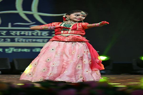 श्रीनिका ने कथक प्रस्तुति से मोहा दर्शकों का मन