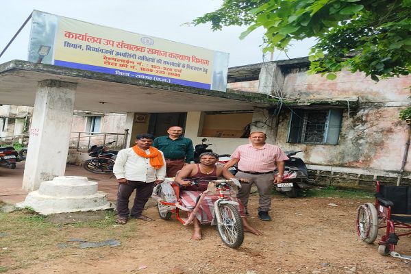 सेवा की कहानी: मोटराइज्ड ट्राइसाइकिल से शशिदेव की राह हुई आसान&rsquo;