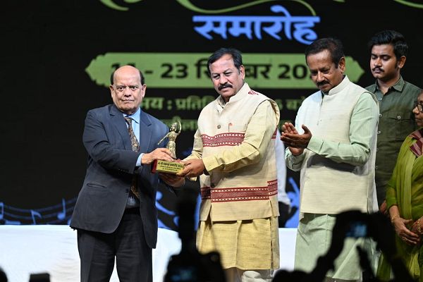  छठे दिन चक्रधर समारोह में सांसद श्री विजय बघेल ने किया दीप प्रज्वलन