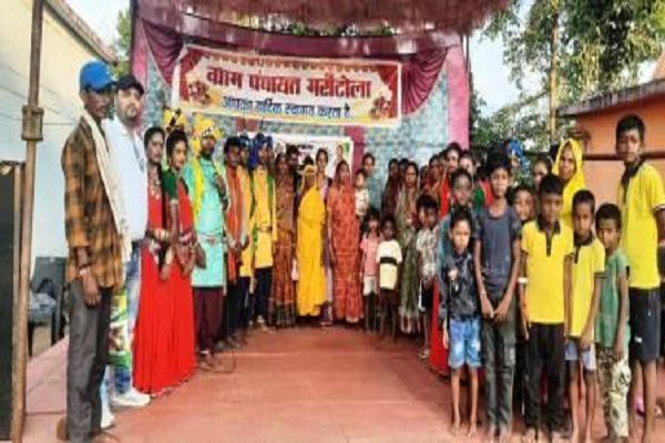 नुक्कड़ नाटक का मंचन : सेवा, स्वास्थ्य, स्वच्छता एवं जनकल्याणकारी योजनाओं के प्रति ग्रामीणों को किया जागरूक