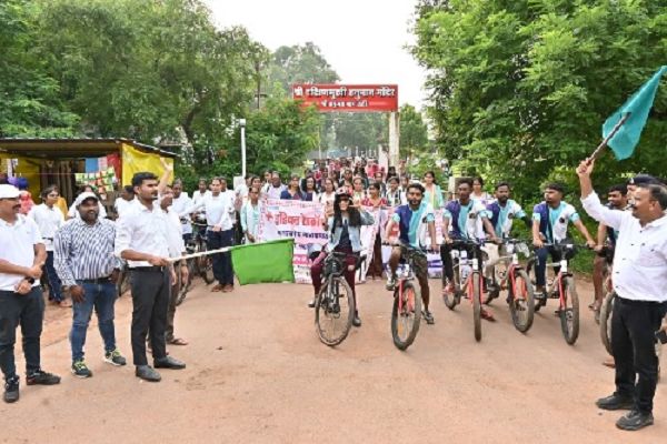 साइकिल के पहियों पर सपनों की उड़ान, रुद्री से गंगरेल तक गूंजा बेटियों के हौसले का संदेश