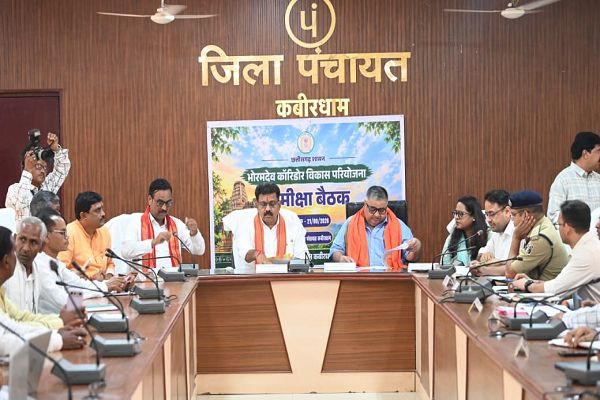 *भोरमदेव कॉरिडोर के निर्माण में तेजी लाने उप मुख्यमंत्री एवं पर्यटन मंत्री के कड़े निर्देश*   *निर्माण कार्यो की धीमी प्रगति पर मंत्रियों ने ठेकेदारों और निर्माण एजेंसियों के प्रति जताई नाराजगी*  *काॅरिडोर निर्माण कार्य का 15-15 दिन की कार्ययोजना बनाकर तेजी लाने के दिए सख्त निर्देश*  *उप मुख्यमंत्री श्री विजय शर्मा और पर्यटन मंत्री श्री राजेश अग्रवाल ने की समीक्षा*