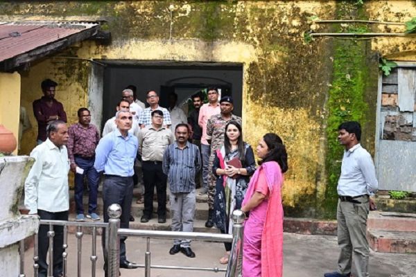 जिला निर्वाचन अधिकारी रणबीर शर्मा ने ईवीएम वेयर हाउस का किया निरीक्षण