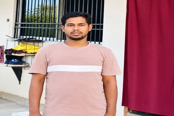  पक्की छत ने बदली हनीफ बेग के परिवार की जिंदगी