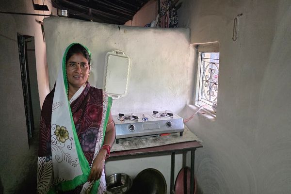सेवा संकल्प अभियान : सेवा की कहानी: उज्ज्वला से रसोई में बचा समय बना संतोषी की खेती-बाड़ी का सहारा