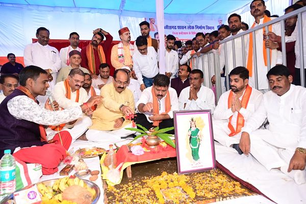  *उप मुख्यमंत्री  अरुण साव और  विजय शर्मा ने रखी कवर्धा के नए स्वरूप की नींव, 54 करोड़ से बनेगी 4 लेन सड़क*