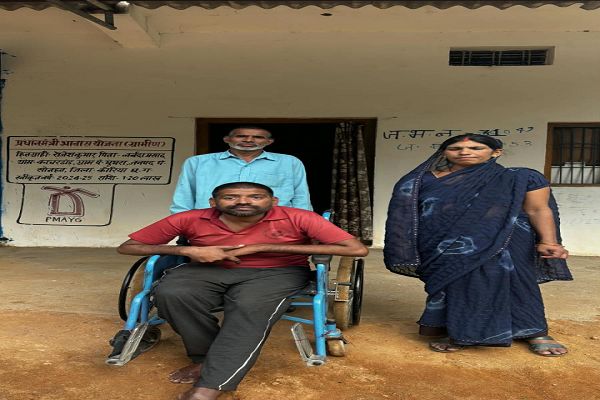 &rsquo;सेवा की कहानी&rsquo; : सड़क दुर्घटना से दिव्यांग हुए राजेष का मजबूत सहारा बना प्रधानमंत्री आवास