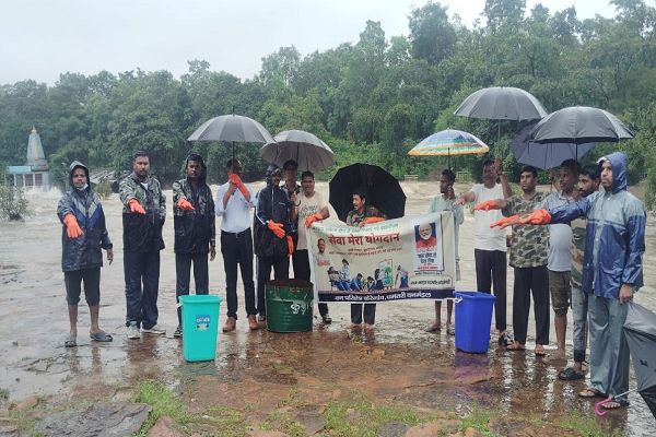 सेवा मेरा योगदान&rsquo; अभियान के तहत जल स्रोतों की साफ-सफाई