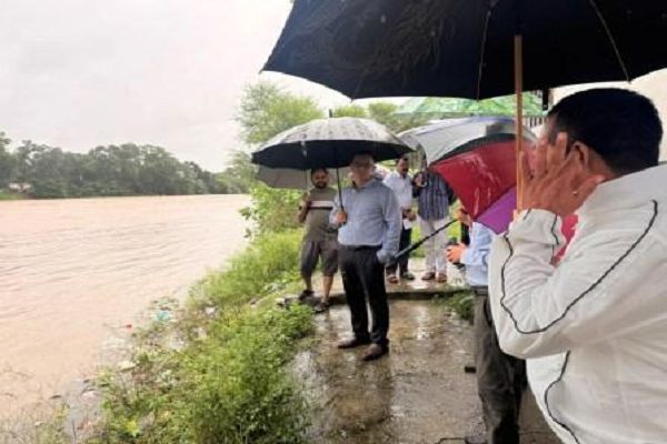 कलेक्टर कुन्दन ने बाढ़ प्रभावित क्षेत्रों का किया निरीक्षण, सुरक्षा एवं राहत व्यवस्था के दिए निर्देश
