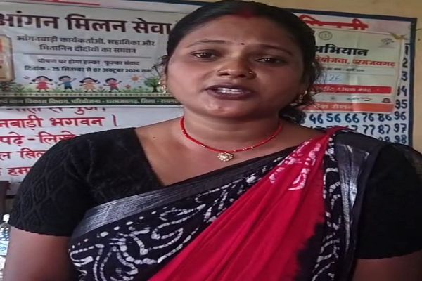 आंगन मिलन सेवा&rsquo; में साझा कर रहे हितग्राही अपना अनुभव
