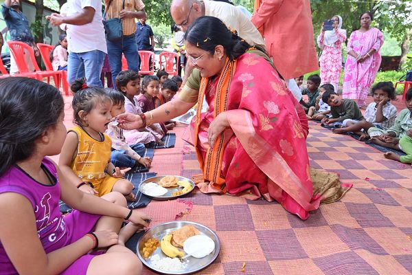 आंगन मिलन&rsquo; कार्यक्रम में शामिल हुईं केंद्रीय महिला एवं बाल विकास राज्यमंत्री सावित्री ठाकुर