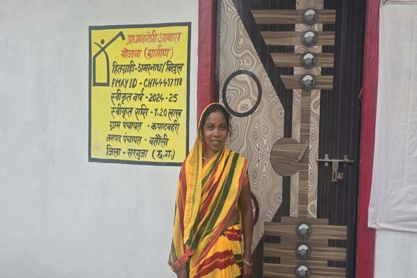 सेवा संकल्प अभियान : सेवा की कहानी: मजदूरी की सीमित आय में अधूरा था पक्के घर का सपना, पीएम आवास ने तारावती के परिवार को दी सुरक्षित छत