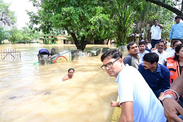  संकट की घड़ी में हर प्रभावित परिवार के साथ खड़ी है हमारी सरकार : वित्त मंत्री श्री ओ.पी. चौधरी