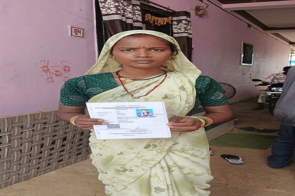 सेवा की कहानी : राशन कार्ड मिलने से ऐतिका के परिवार को मिला खाद्य सुरक्षा का सहारा