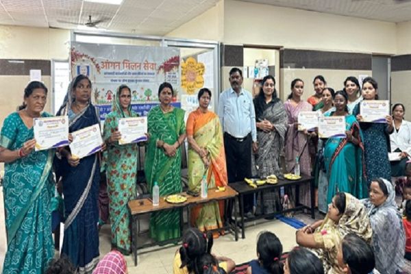 आंगन मिलन&rsquo; कार्यक्रम में आंगनबाड़ी कार्यकर्ताओं, सहायिकाओं और मितानिनों का हुआ सम्मान