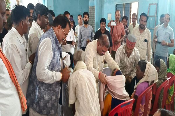  *** अंतराष्ट्रीय वृद्धजन दिवस पर सांसद संतोष पाण्डेय ने वरिष्ठ नागरिकों का किया सम्मान**