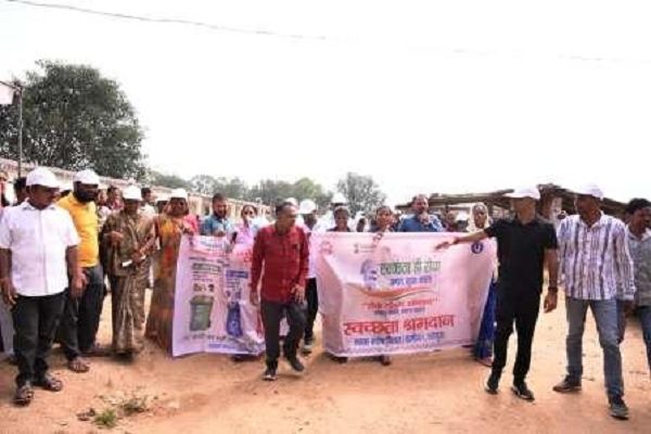 &lsquo;सेवा मेरा योगदान&rsquo; के तहत जिलेभर में श्रमदान और वृक्षारोपण