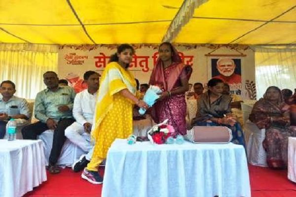 अजगरबहार सेवा सेतु शिविर में 107 आवेदन प्राप्त, 66 का मौके पर निराकरण