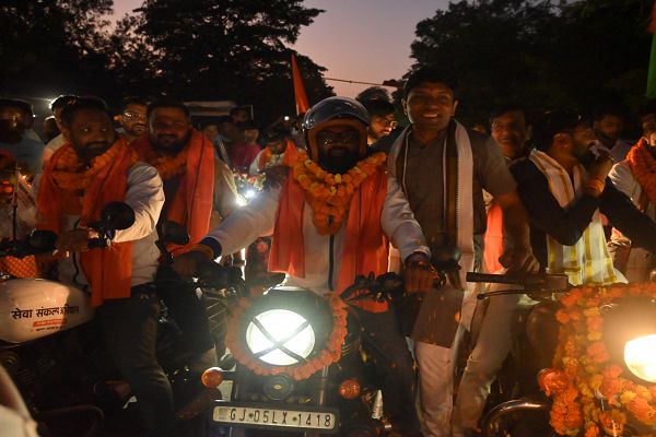 जन सेवा से राष्ट्र सेवा के 25 वर्ष का संदेश लेकर पहुंची बाइक रैली, स्वास्थ्य एवं कृषि मंत्री ने किया भव्य स्वागत