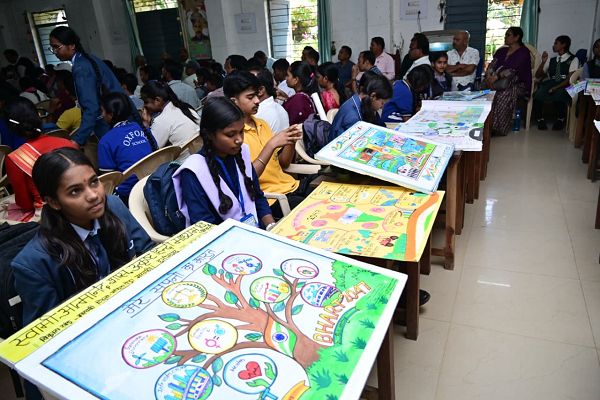 बच्चों ने रंगों और शब्दों में उकेरा &lsquo;विकसित भारत&rsquo; का सपना