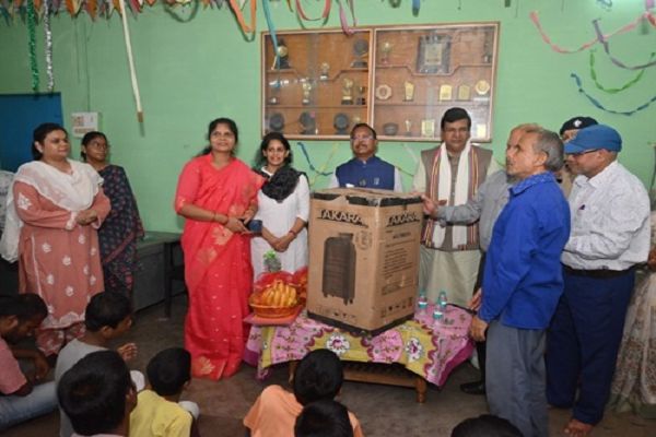 प्रभारी मंत्री रामविचार नेताम ने किया दिव्यांग विद्यालय का निरीक्षण,संस्था को एक लाख रुपये की सहायता देने की घोषणा