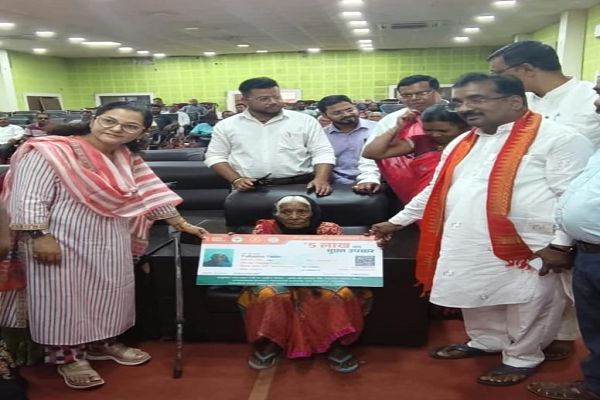 सेवा संकल्प अभियान के शिविरों में नागरिकों को मिला योजनाओं का लाभ